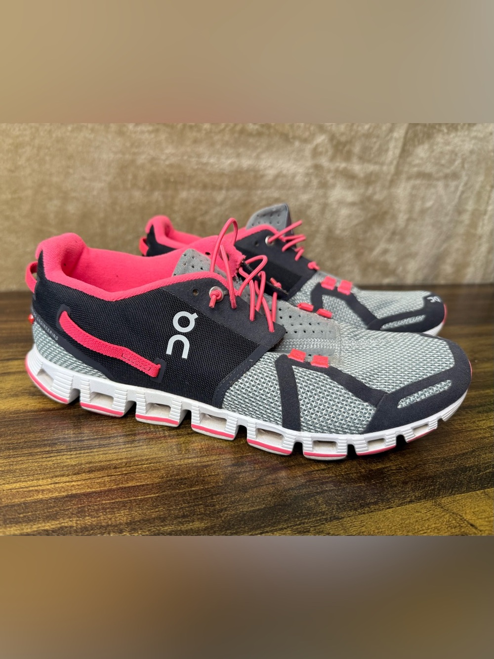 On Cloud Women’s 10 Running Shoes Gray & Neon Pink Comfort Athletic Sneakers Gym